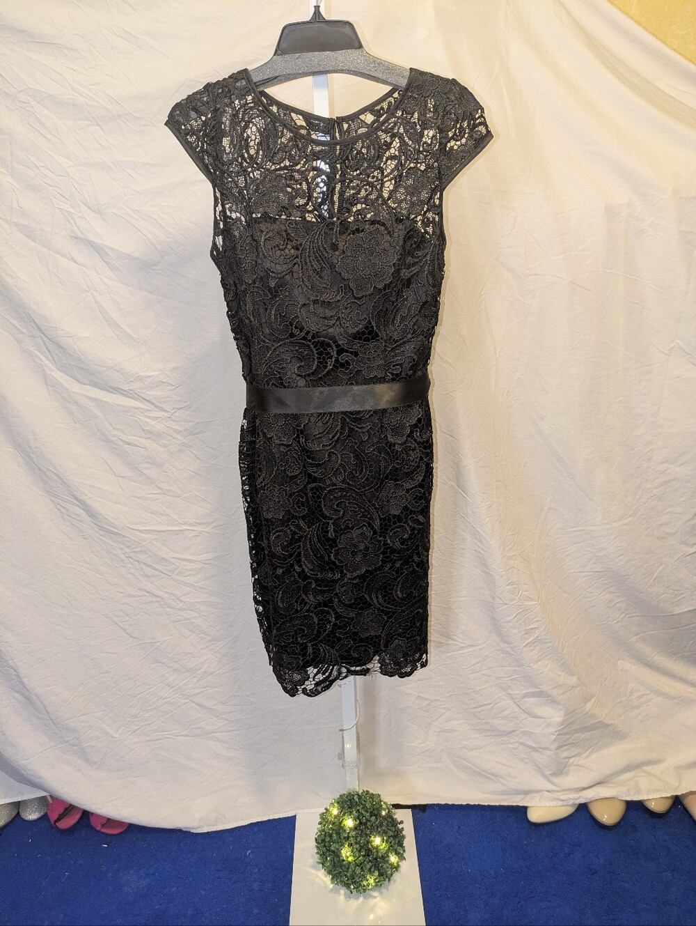 Adrianna Papell Black Illusion Lace Cap Sleeve Sheath Cocktail Dress Size 8